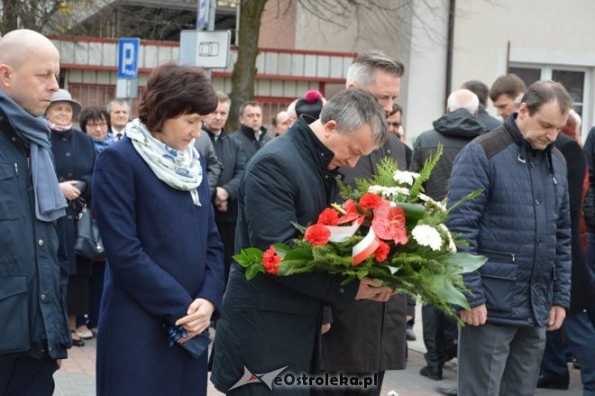 6. rocznica katastrofy smoleńskiej - obchody w Ostrołęce [10.04.2016] - zdjęcie #21 - eOstroleka.pl