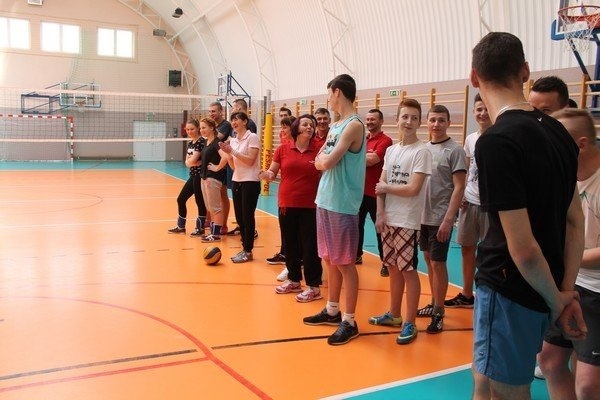 Siatkarski turniej w Zespole Szkół w Zalesiu [11.04.2016] - zdjęcie #5 - eOstroleka.pl