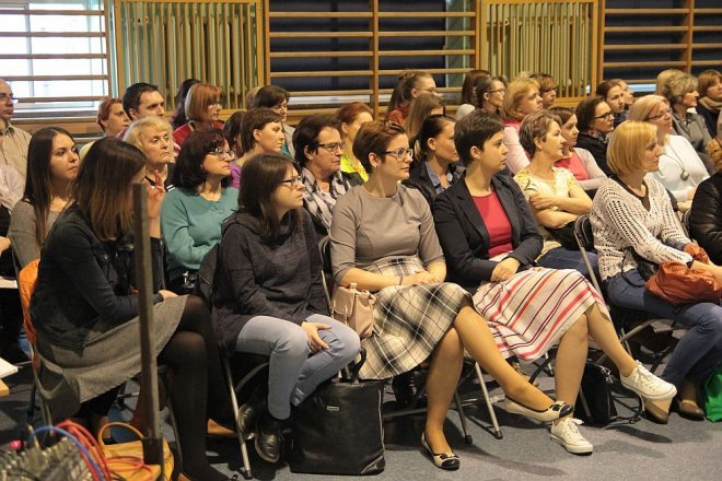 Konferencja By z autyzmem żyło się lepiej w Zespole Szkół nr 4 w Ostrołęce [12.04.2016] - zdjęcie #31 - eOstroleka.pl