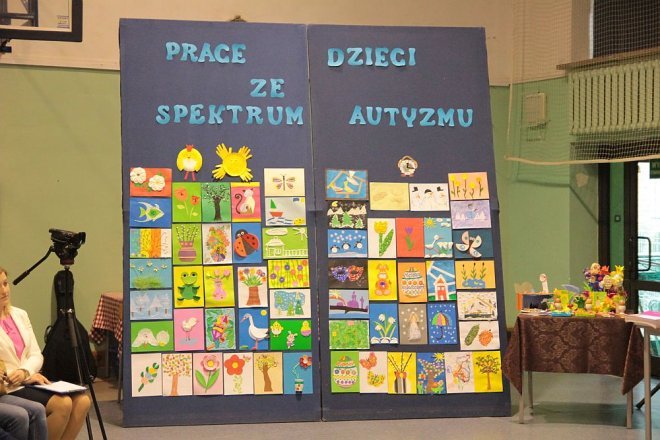 Konferencja By z autyzmem żyło się lepiej w Zespole Szkół nr 4 w Ostrołęce [12.04.2016] - zdjęcie #13 - eOstroleka.pl