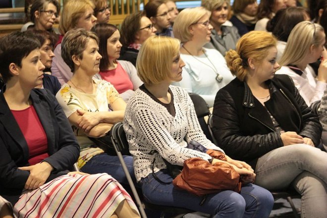 Konferencja By z autyzmem żyło się lepiej w Zespole Szkół nr 4 w Ostrołęce [12.04.2016] - zdjęcie #21 - eOstroleka.pl