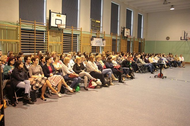 Konferencja By z autyzmem żyło się lepiej w Zespole Szkół nr 4 w Ostrołęce [12.04.2016] - zdjęcie #1 - eOstroleka.pl