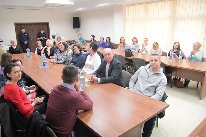 Oficjalne zakończenie XI edycji kursu samoobrony dla kobiet „Bądź Bezpieczna” [12.04.2016] - zdjęcie #78 - eOstroleka.pl