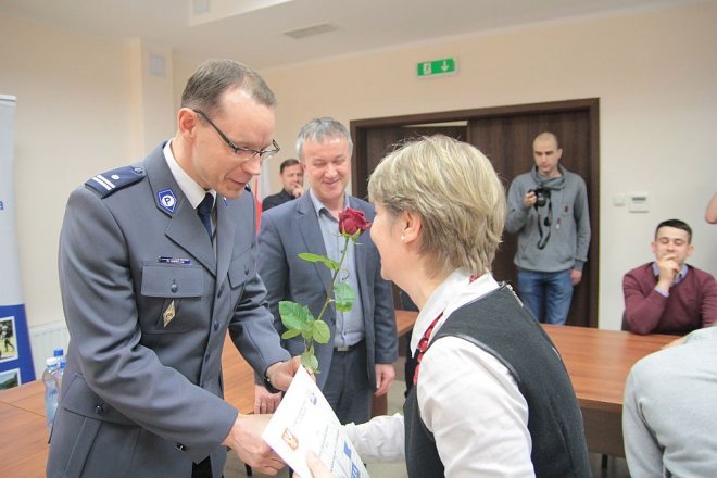 Oficjalne zakończenie XI edycji kursu samoobrony dla kobiet „Bądź Bezpieczna” [12.04.2016] - zdjęcie #75 - eOstroleka.pl