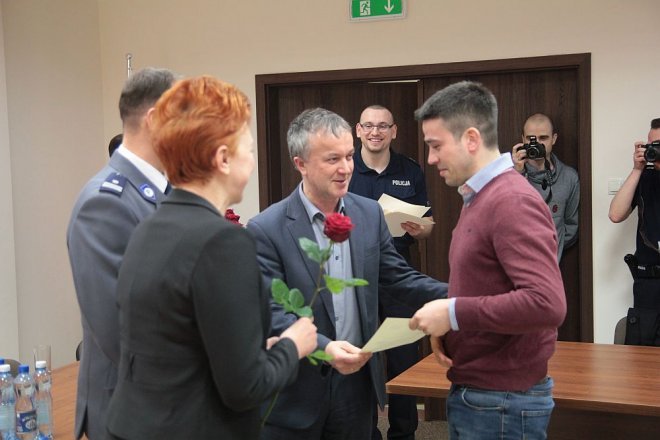 Oficjalne zakończenie XI edycji kursu samoobrony dla kobiet „Bądź Bezpieczna” [12.04.2016] - zdjęcie #74 - eOstroleka.pl