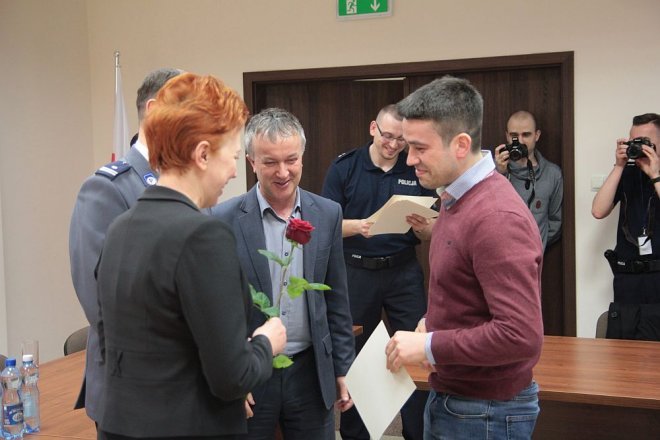 Oficjalne zakończenie XI edycji kursu samoobrony dla kobiet „Bądź Bezpieczna” [12.04.2016] - zdjęcie #73 - eOstroleka.pl