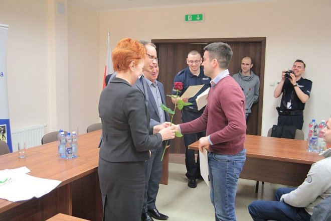 Oficjalne zakończenie XI edycji kursu samoobrony dla kobiet „Bądź Bezpieczna” [12.04.2016] - zdjęcie #72 - eOstroleka.pl