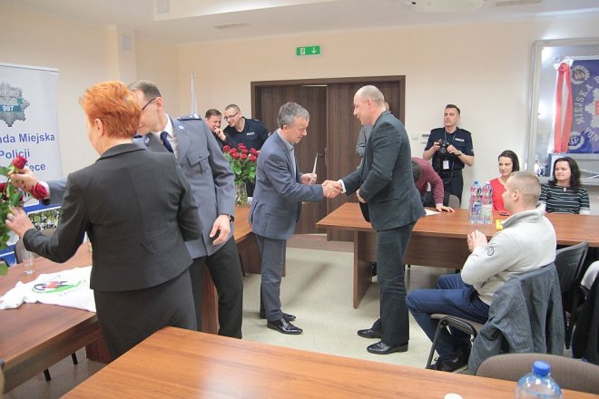 Oficjalne zakończenie XI edycji kursu samoobrony dla kobiet „Bądź Bezpieczna” [12.04.2016] - zdjęcie #71 - eOstroleka.pl