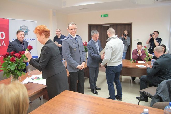 Oficjalne zakończenie XI edycji kursu samoobrony dla kobiet „Bądź Bezpieczna” [12.04.2016] - zdjęcie #68 - eOstroleka.pl