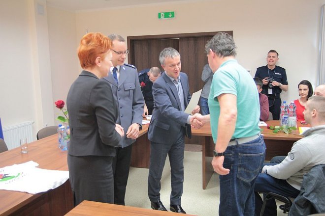 Oficjalne zakończenie XI edycji kursu samoobrony dla kobiet „Bądź Bezpieczna” [12.04.2016] - zdjęcie #65 - eOstroleka.pl