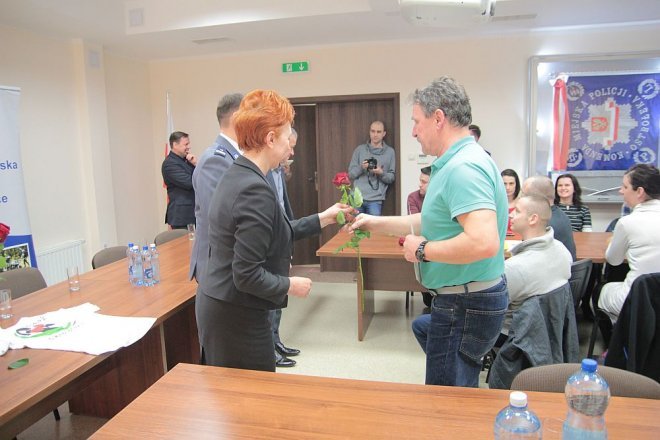 Oficjalne zakończenie XI edycji kursu samoobrony dla kobiet „Bądź Bezpieczna” [12.04.2016] - zdjęcie #64 - eOstroleka.pl