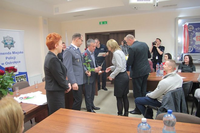 Oficjalne zakończenie XI edycji kursu samoobrony dla kobiet „Bądź Bezpieczna” [12.04.2016] - zdjęcie #63 - eOstroleka.pl