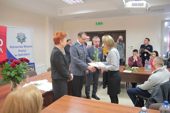Oficjalne zakończenie XI edycji kursu samoobrony dla kobiet „Bądź Bezpieczna” [12.04.2016] - zdjęcie #61 - eOstroleka.pl