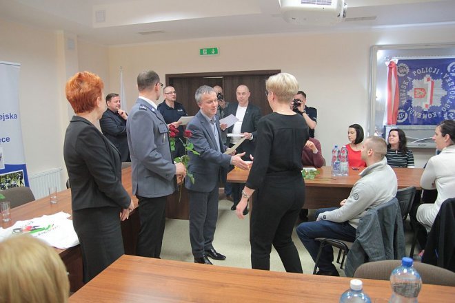 Oficjalne zakończenie XI edycji kursu samoobrony dla kobiet „Bądź Bezpieczna” [12.04.2016] - zdjęcie #59 - eOstroleka.pl