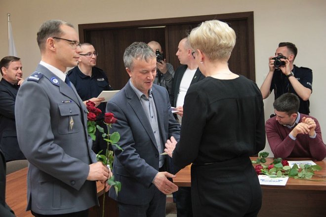 Oficjalne zakończenie XI edycji kursu samoobrony dla kobiet „Bądź Bezpieczna” [12.04.2016] - zdjęcie #58 - eOstroleka.pl