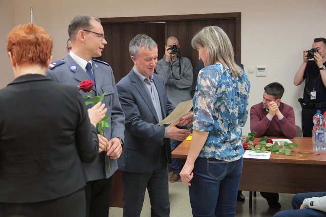 Oficjalne zakończenie XI edycji kursu samoobrony dla kobiet „Bądź Bezpieczna” [12.04.2016] - zdjęcie #51 - eOstroleka.pl
