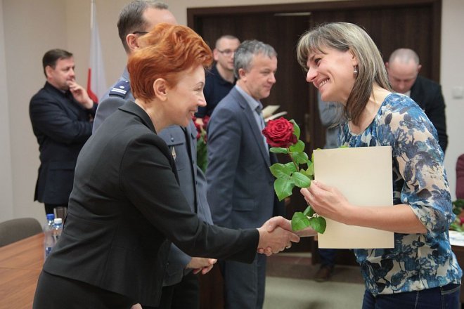 Oficjalne zakończenie XI edycji kursu samoobrony dla kobiet „Bądź Bezpieczna” [12.04.2016] - zdjęcie #49 - eOstroleka.pl