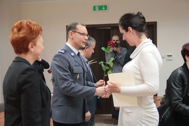 Oficjalne zakończenie XI edycji kursu samoobrony dla kobiet „Bądź Bezpieczna” [12.04.2016] - zdjęcie #45 - eOstroleka.pl