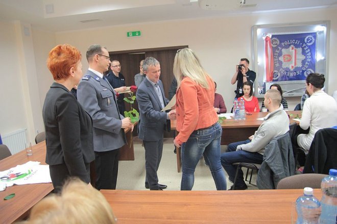 Oficjalne zakończenie XI edycji kursu samoobrony dla kobiet „Bądź Bezpieczna” [12.04.2016] - zdjęcie #44 - eOstroleka.pl