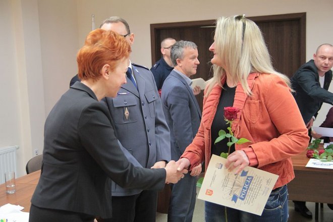 Oficjalne zakończenie XI edycji kursu samoobrony dla kobiet „Bądź Bezpieczna” [12.04.2016] - zdjęcie #42 - eOstroleka.pl