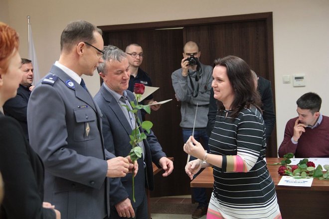 Oficjalne zakończenie XI edycji kursu samoobrony dla kobiet „Bądź Bezpieczna” [12.04.2016] - zdjęcie #37 - eOstroleka.pl