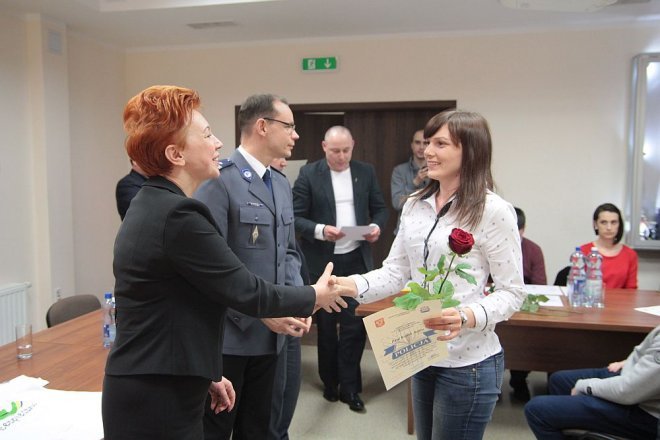 Oficjalne zakończenie XI edycji kursu samoobrony dla kobiet „Bądź Bezpieczna” [12.04.2016] - zdjęcie #30 - eOstroleka.pl