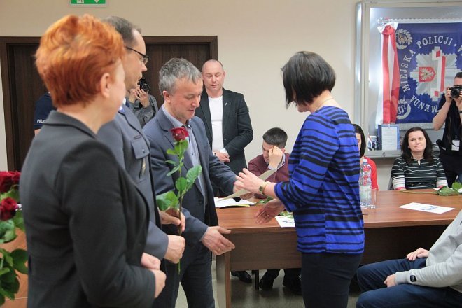 Oficjalne zakończenie XI edycji kursu samoobrony dla kobiet „Bądź Bezpieczna” [12.04.2016] - zdjęcie #22 - eOstroleka.pl