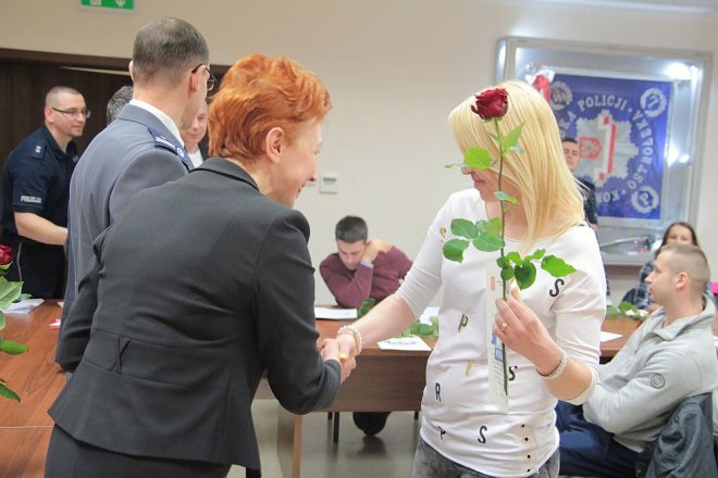 Oficjalne zakończenie XI edycji kursu samoobrony dla kobiet „Bądź Bezpieczna” [12.04.2016] - zdjęcie #12 - eOstroleka.pl