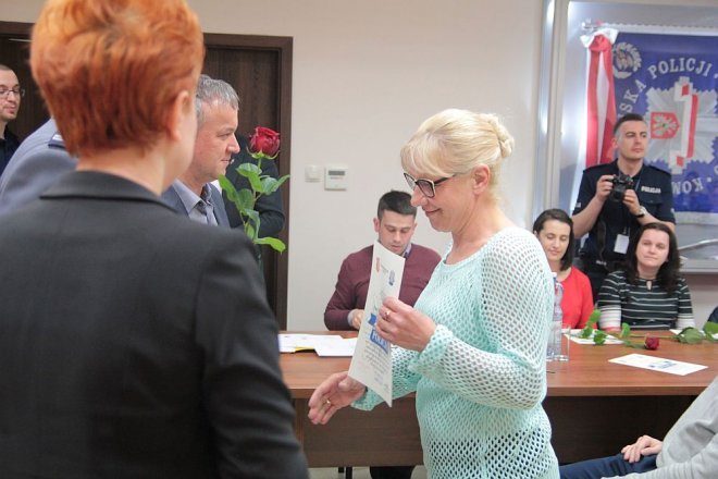 Oficjalne zakończenie XI edycji kursu samoobrony dla kobiet „Bądź Bezpieczna” [12.04.2016] - zdjęcie #11 - eOstroleka.pl