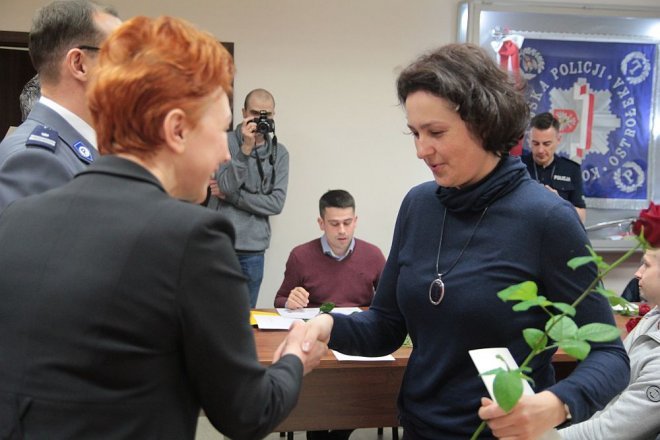 Oficjalne zakończenie XI edycji kursu samoobrony dla kobiet „Bądź Bezpieczna” [12.04.2016] - zdjęcie #7 - eOstroleka.pl