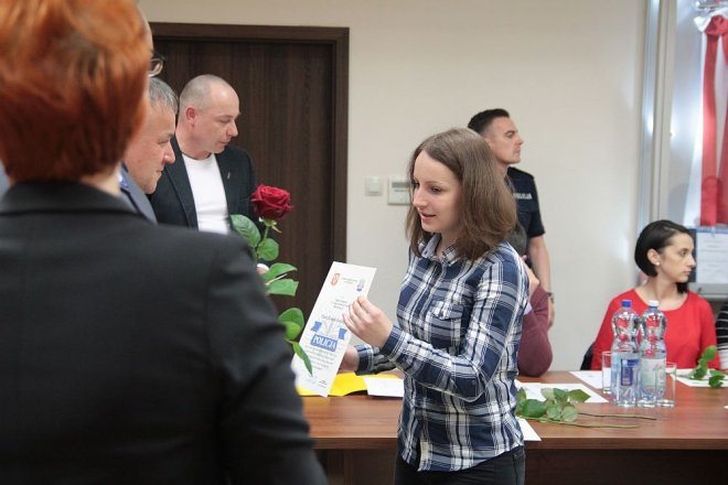 Oficjalne zakończenie XI edycji kursu samoobrony dla kobiet „Bądź Bezpieczna” [12.04.2016] - zdjęcie #6 - eOstroleka.pl