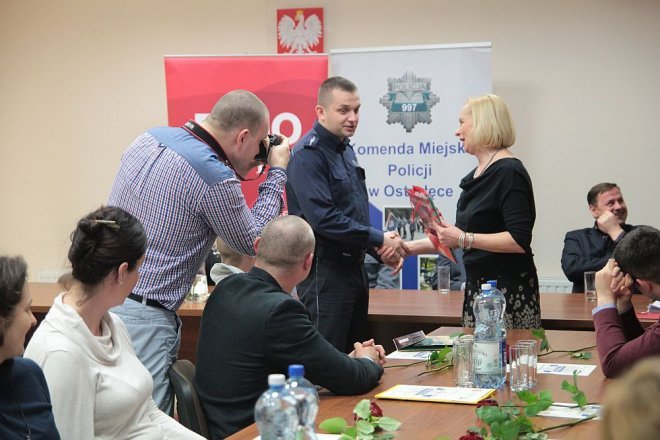Oficjalne zakończenie XI edycji kursu samoobrony dla kobiet „Bądź Bezpieczna” [12.04.2016] - zdjęcie #1 - eOstroleka.pl