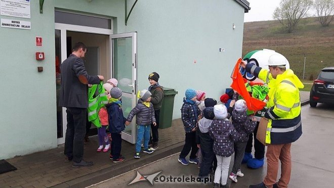 Przedszkolaki z „Krainy Misiów” z wizytą w SSOK-u [13.04.2016] - zdjęcie #6 - eOstroleka.pl