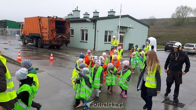 Przedszkolaki z „Krainy Misiów” z wizytą w SSOK-u [13.04.2016] - zdjęcie #13 - eOstroleka.pl