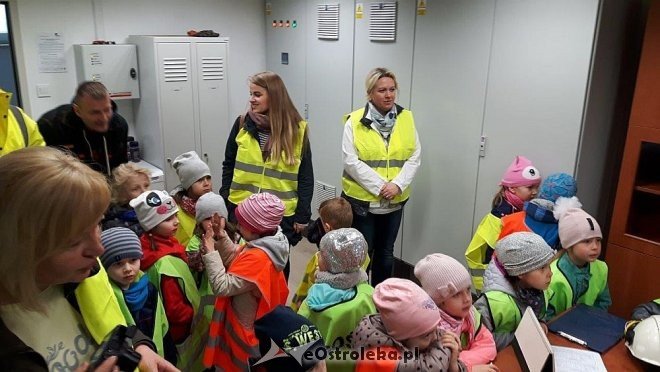 Przedszkolaki z „Krainy Misiów” z wizytą w SSOK-u [13.04.2016] - zdjęcie #16 - eOstroleka.pl