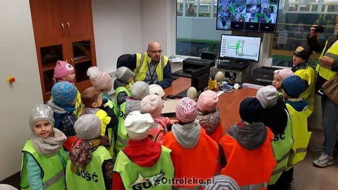 Przedszkolaki z „Krainy Misiów” z wizytą w SSOK-u [13.04.2016] - zdjęcie #17 - eOstroleka.pl