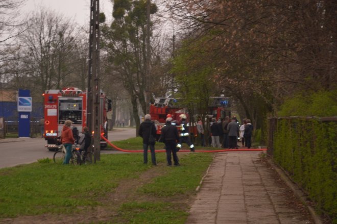 Pożar w bloku przy ul. Żeromskiego [13.04.2016] - zdjęcie #1 - eOstroleka.pl