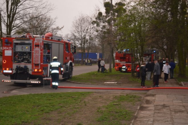 Pożar w bloku przy ul. Żeromskiego [13.04.2016] - zdjęcie #2 - eOstroleka.pl