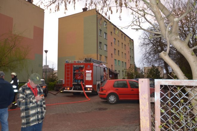 Pożar w bloku przy ul. Żeromskiego [13.04.2016] - zdjęcie #4 - eOstroleka.pl