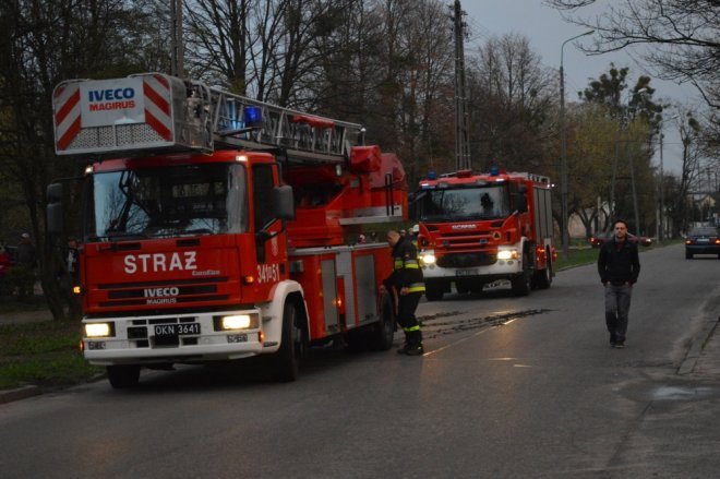 Pożar w bloku przy ul. Żeromskiego [13.04.2016] - zdjęcie #26 - eOstroleka.pl