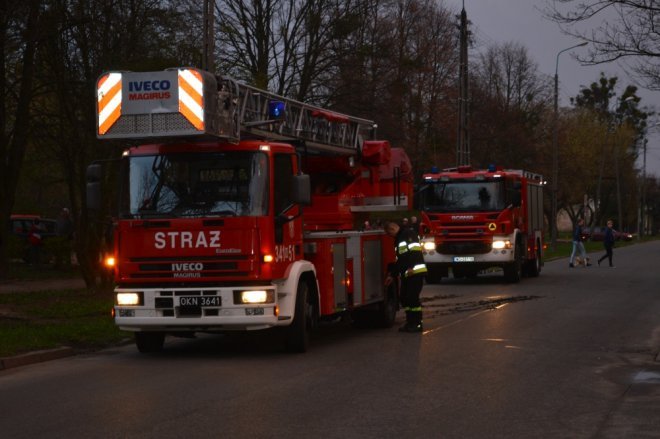 Pożar w bloku przy ul. Żeromskiego [13.04.2016] - zdjęcie #27 - eOstroleka.pl