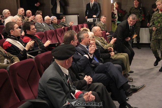 Uroczyste wręczenie medali Pro Patria w Ostrołęce [14.04.2016] - zdjęcie #52 - eOstroleka.pl