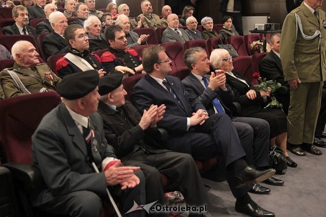Uroczyste wręczenie medali Pro Patria w Ostrołęce [14.04.2016] - zdjęcie #50 - eOstroleka.pl