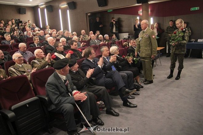 Uroczyste wręczenie medali Pro Patria w Ostrołęce [14.04.2016] - zdjęcie #47 - eOstroleka.pl