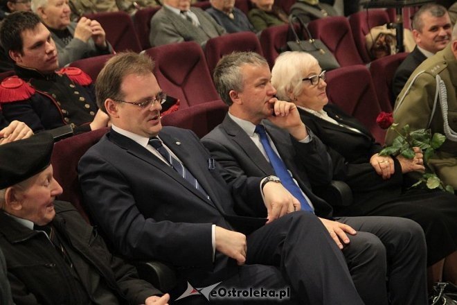 Uroczyste wręczenie medali Pro Patria w Ostrołęce [14.04.2016] - zdjęcie #46 - eOstroleka.pl
