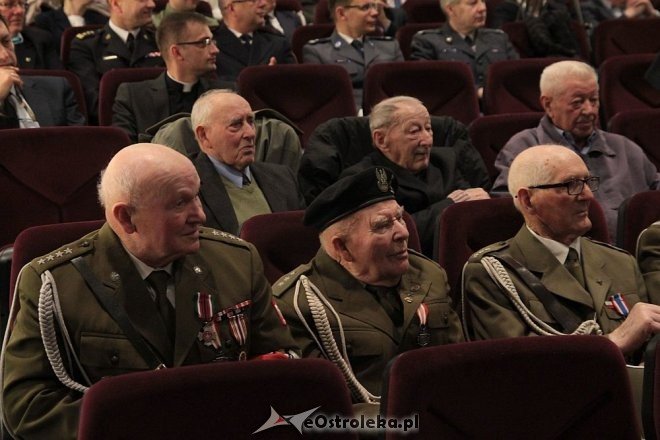 Uroczyste wręczenie medali Pro Patria w Ostrołęce [14.04.2016] - zdjęcie #44 - eOstroleka.pl