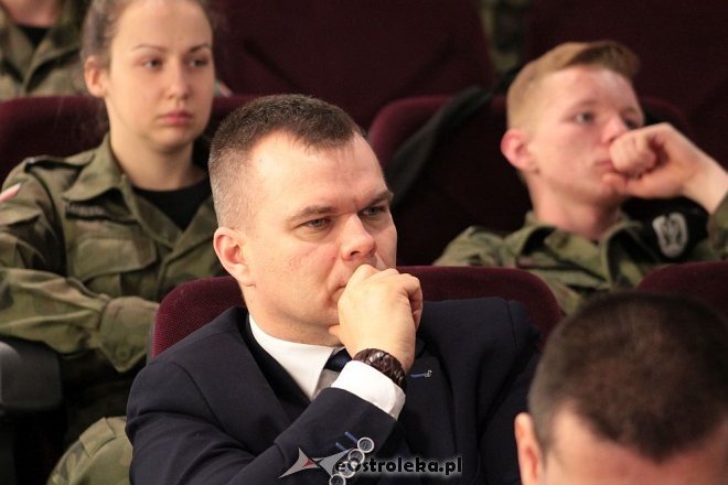 Uroczyste wręczenie medali Pro Patria w Ostrołęce [14.04.2016] - zdjęcie #31 - eOstroleka.pl