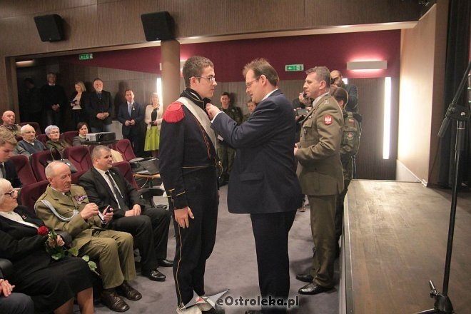 Uroczyste wręczenie medali Pro Patria w Ostrołęce [14.04.2016] - zdjęcie #16 - eOstroleka.pl