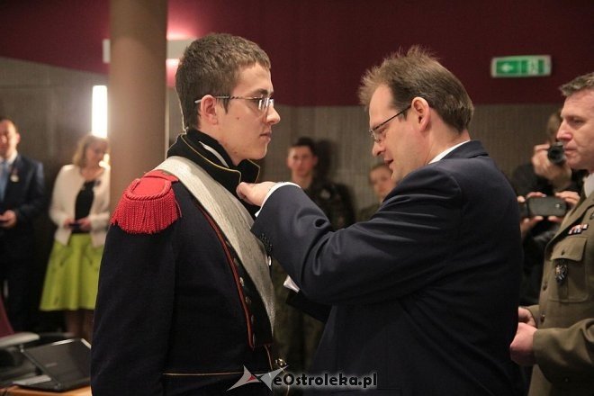 Uroczyste wręczenie medali Pro Patria w Ostrołęce [14.04.2016] - zdjęcie #15 - eOstroleka.pl