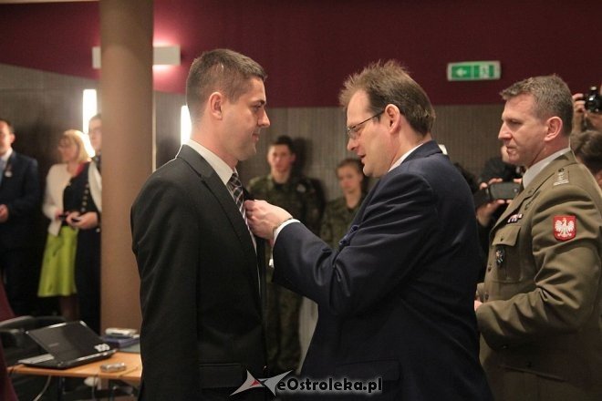 Uroczyste wręczenie medali Pro Patria w Ostrołęce [14.04.2016] - zdjęcie #12 - eOstroleka.pl